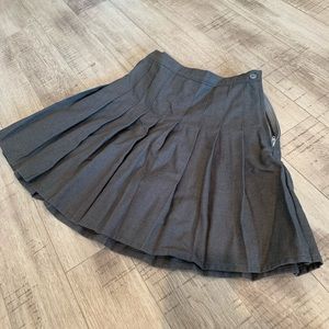 Lands' End Bottoms - Lands End Girls Size 6x pleated skirt Grey Lands' End Bottoms - Lands End Girls Size 6x pleated skirt Grey